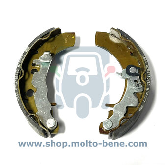 MB2744 Remschoenen B003331 Piaggio Ape 50 EU4 Calessino Bremsbel&auml;ge links hinten Brake shoes rear left Machoires Frein a