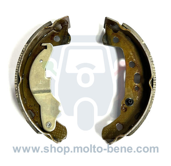 MB3008 Remschoenen linksachter Piaggio Ape Classic Calessino 940005 Brake shoes rear wheel left Bremsbel&auml;ge links hinten