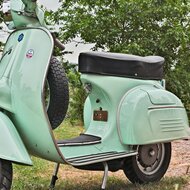 Helmhaak met slot Vespa 50